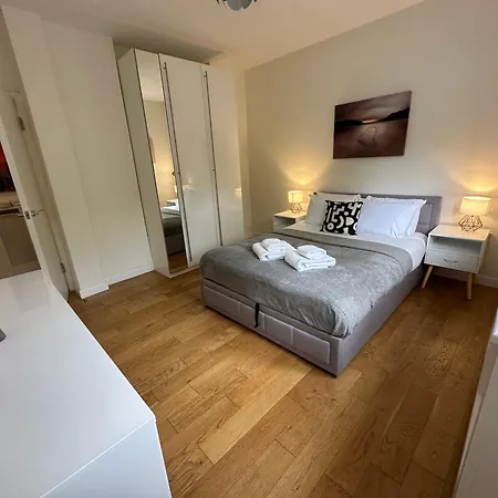 Apartment Quiet Residential Area Modern And Cozy Two Bed In Hampstead