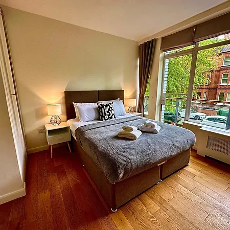 Quiet Residential Area Modern And Cozy Two Bed In Hampstead Apartment *
