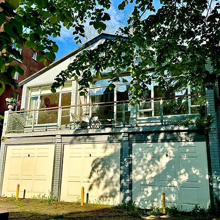 Quiet Residential Area Modern And Cozy Two Bed In Hampstead Apartment