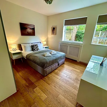 Quiet Residential Area Modern And Cozy Two Bed In Hampstead London