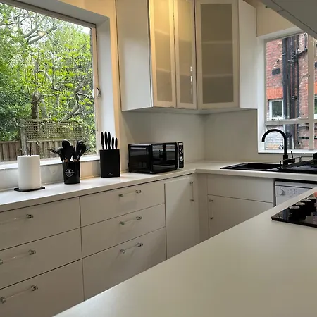 Quiet Residential Area Modern And Cozy Two Bed In Hampstead Apartment *