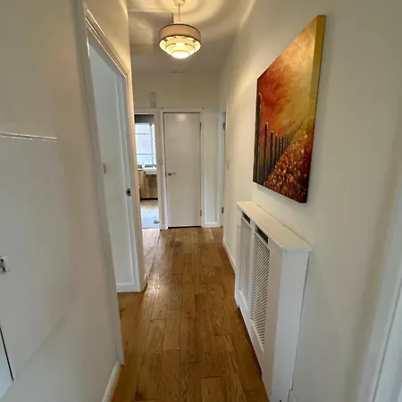 Quiet Residential Area Modern And Cozy Two Bed In Hampstead Apartment London