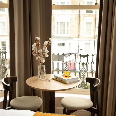 Bob W Holland Park 3* London