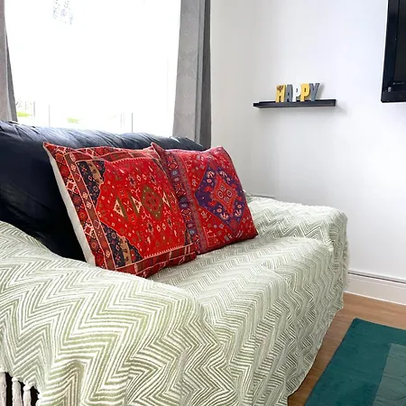 Crescent 1 Bed Apartment Goodmayes