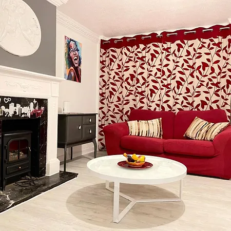 Shepherds House - 3 Bedroom Holiday home Goodmayes
