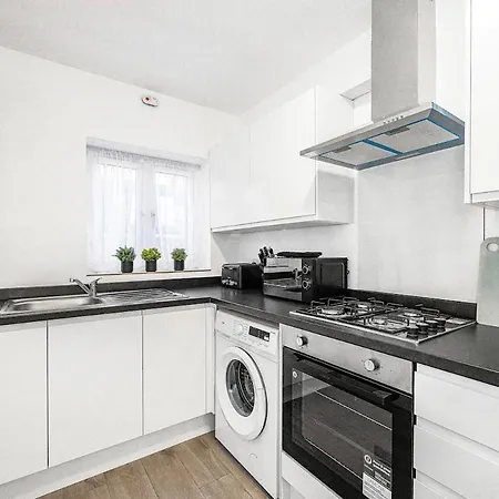 Cosy In London - 4 Sleeper Apartment *
