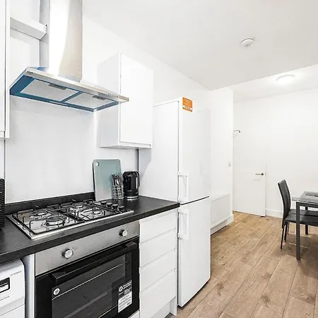 Cosy In London - 4 Sleeper Apartment