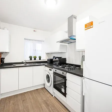 Cosy In London - 4 Sleeper Apartment *