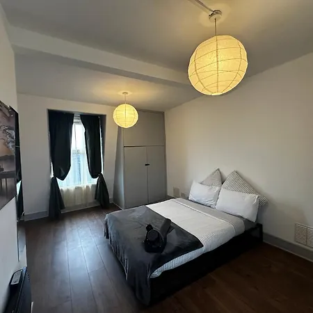 Homestay Mileend 4 Large Master Bedroom *