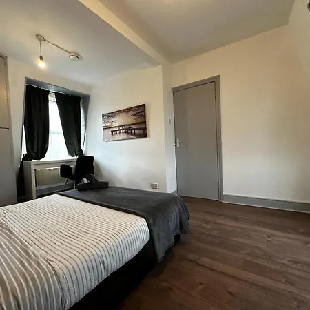 Mileend 4 Large Master Bedroom Homestay London