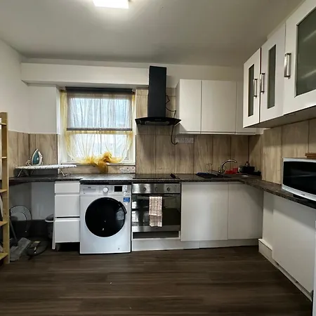 Mileend 4 Large Master Bedroom * London
