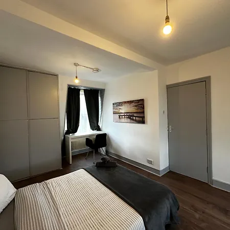 Homestay Mileend 4 Large Master Bedroom London