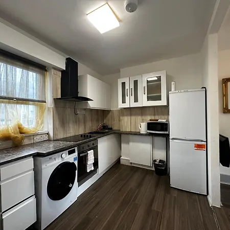 Homestay Mileend 4 Large Master Bedroom London