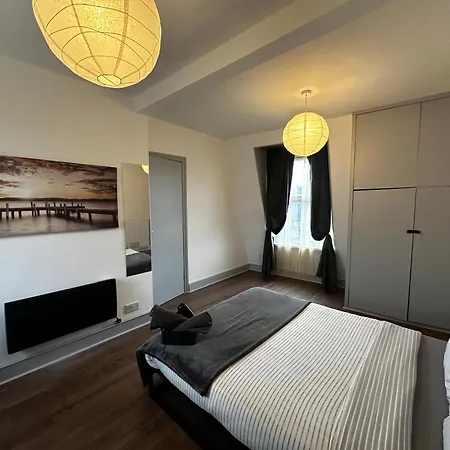 Mileend 4 Large Master Bedroom Homestay London