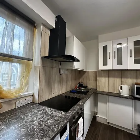 Homestay Mileend 4 Large Master Bedroom London