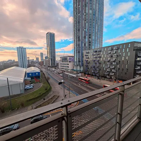 Giogio - Comfortable Stratford Flat With Stunning Views *