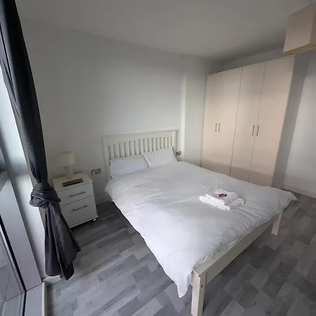 Giogio - Comfortable Stratford Flat With Stunning Views * London