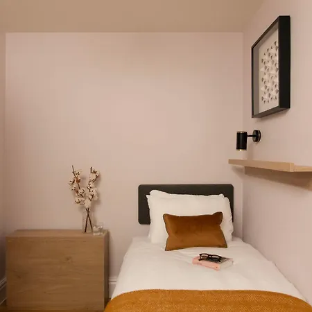 Bob W Holland Park Aparthotel London