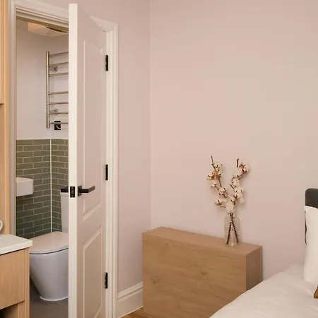 Bob W Holland Park 3* London