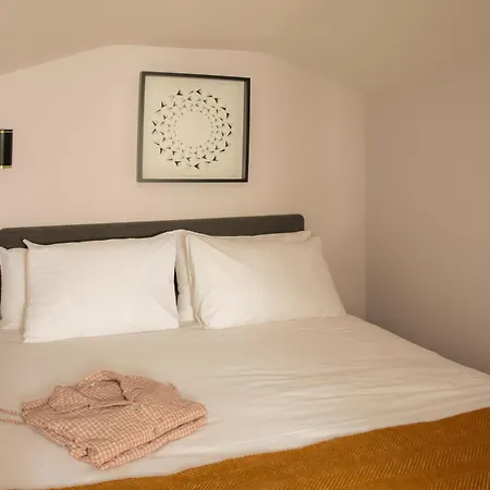 Bob W Holland Park Aparthotel 3*