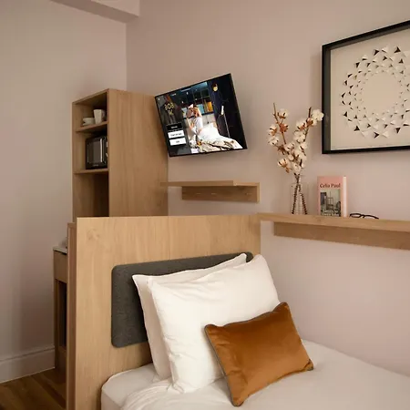 Bob W Holland Park Aparthotel