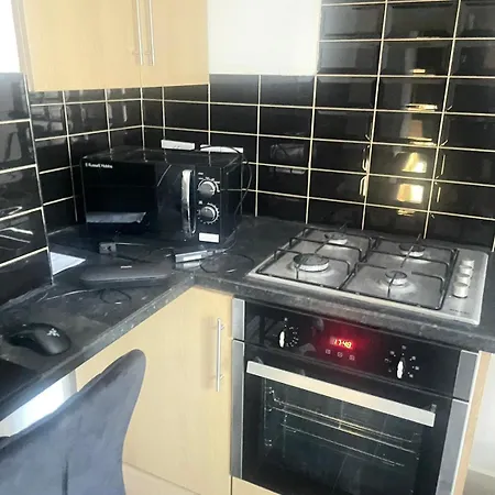 Nunhead 5mins Walk To Metro *