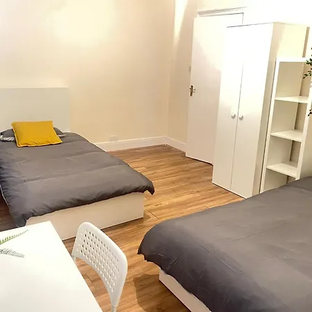 Nunhead 5mins Walk To Metro Hostel *