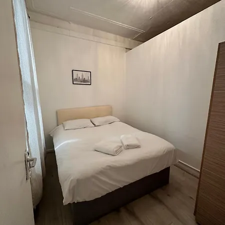Millais Road 3 Bedroom Flat Apartment