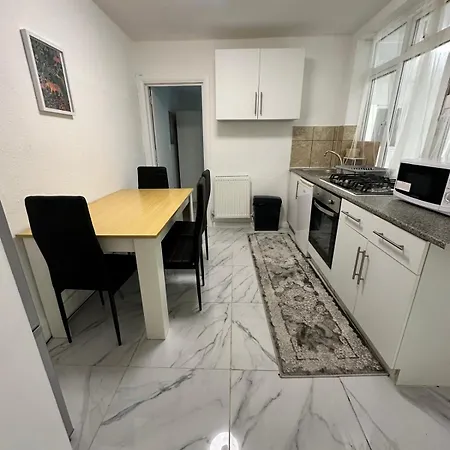 Apartment Millais Road 3 Bedroom Flat