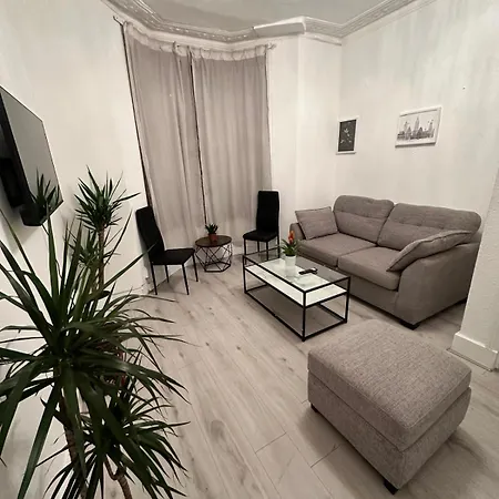 Apartment Millais Road 3 Bedroom Flat *