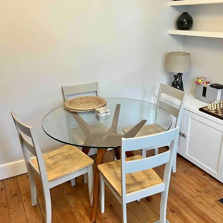Modern 2br London With Private Garden Apartment Brentford