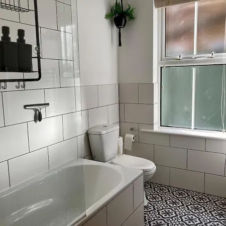 Apartment Modern 2br London With Private Garden Brentford