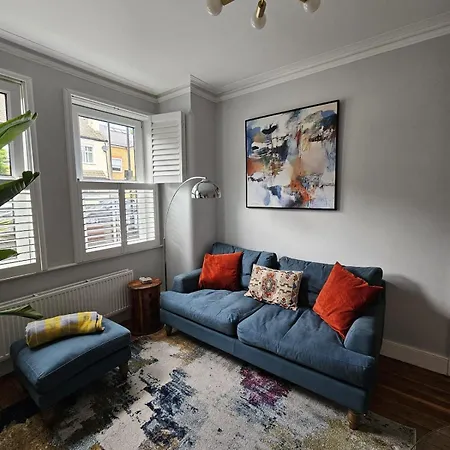Modern 2br London With Private Garden Brentford