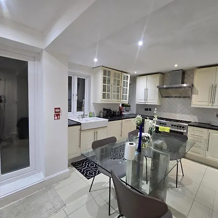 The Riverside Haven Homestay London