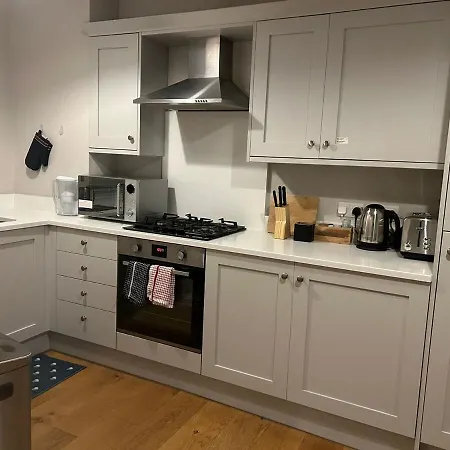 Apartment Forest Hill 1-bed 2 Mins Station *