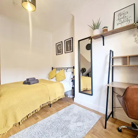 Entire Near Canary Wharf Apartment London