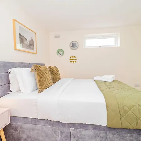 Modern 3-bedroom 2-bathroom Flat With Garden At Hanwell * Greenford (Greater London)