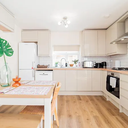 Modern 3-bedroom 2-bathroom Flat With Garden At Hanwell * Greenford (Greater London)