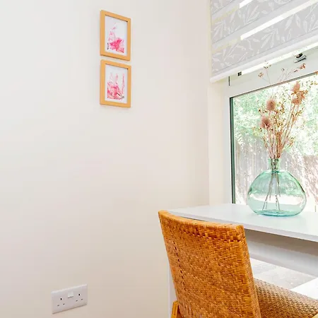 Modern 3-bedroom 2-bathroom Flat With Garden At Hanwell Apartment Greenford (Greater London)