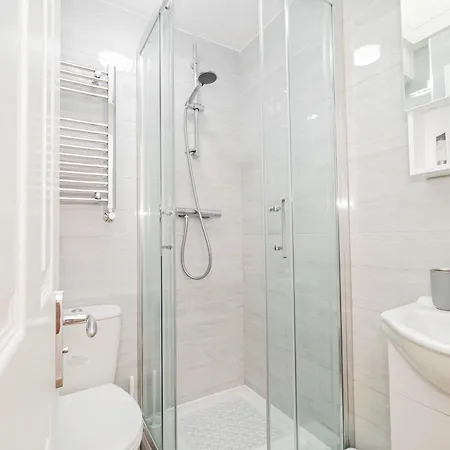 Modern 3-bedroom 2-bathroom Flat With Garden At Hanwell * Greenford (Greater London)