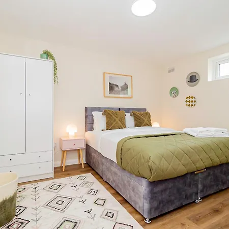 Modern 3-bedroom 2-bathroom Flat With Garden At Hanwell Apartment Greenford (Greater London)