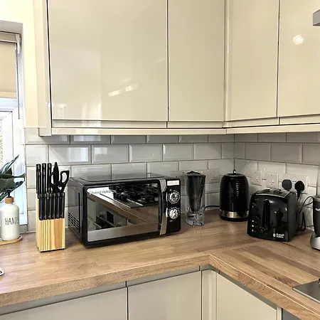 Modern 3-bedroom 2-bathroom Flat With Garden At Hanwell * Greenford (Greater London)