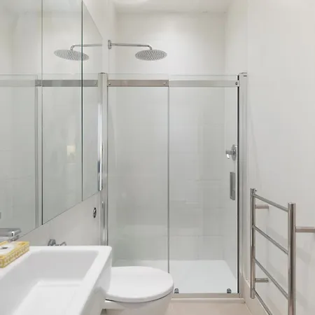 Modern Two Bed Two Bath Flat In Kensington - Knightsbridge * London