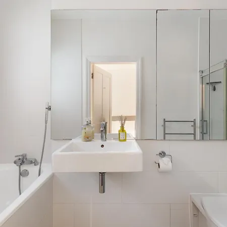 Modern Two Bed Two Bath Flat In Kensington - Knightsbridge Apartment