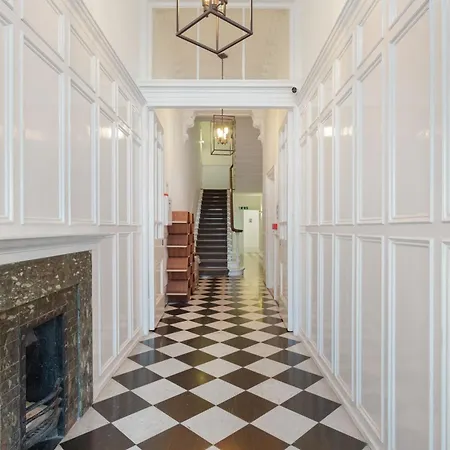 Modern Two Bed Two Bath Flat In Kensington - Knightsbridge