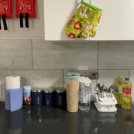 Double In Colindale With Shared Bathroom Homestay *
