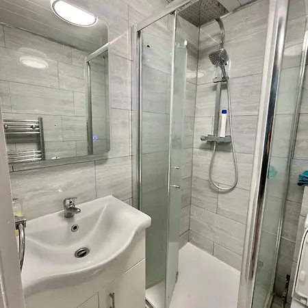 Homestay Double In Colindale With Shared Bathroom Edgware