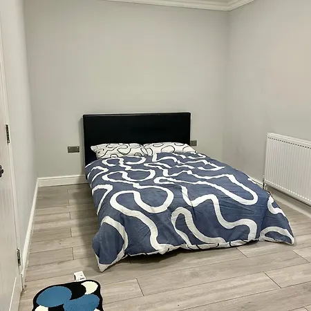 Double In Colindale With Shared Bathroom Homestay Edgware
