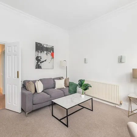 Apartment 2 Min Walk Earls Court Station - Luxury 2 Bedroom Flat London