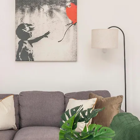 Apartment 2 Min Walk Earls Court Station - Luxury 2 Bedroom Flat